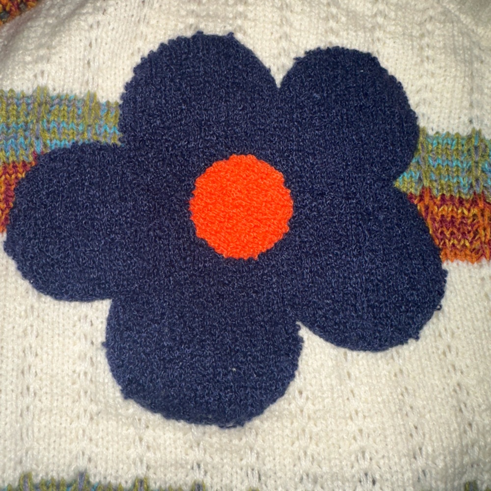 New Easel Floral Light weight sweater puff flowers. S,M,L - Picture 4 of 6